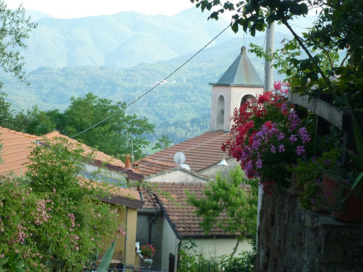 Bed and Breakfast Il Poggio Di Traverde Pontremoli Exterior foto