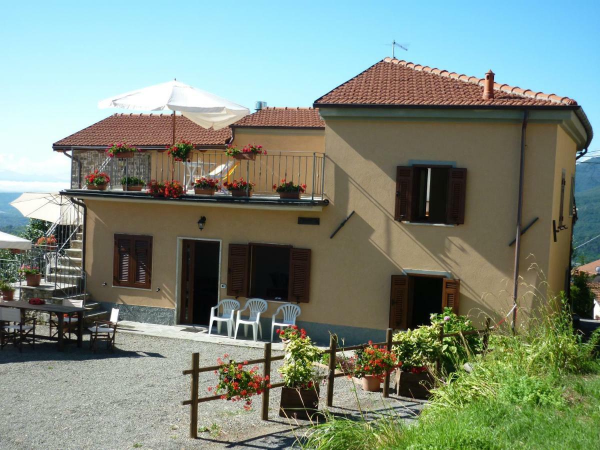 Bed and Breakfast Il Poggio Di Traverde Pontremoli Exterior foto